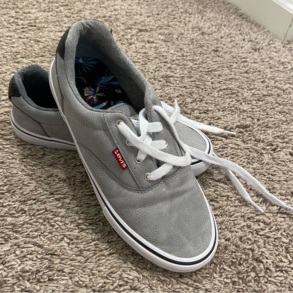 Levi’s Boys shoes size 6